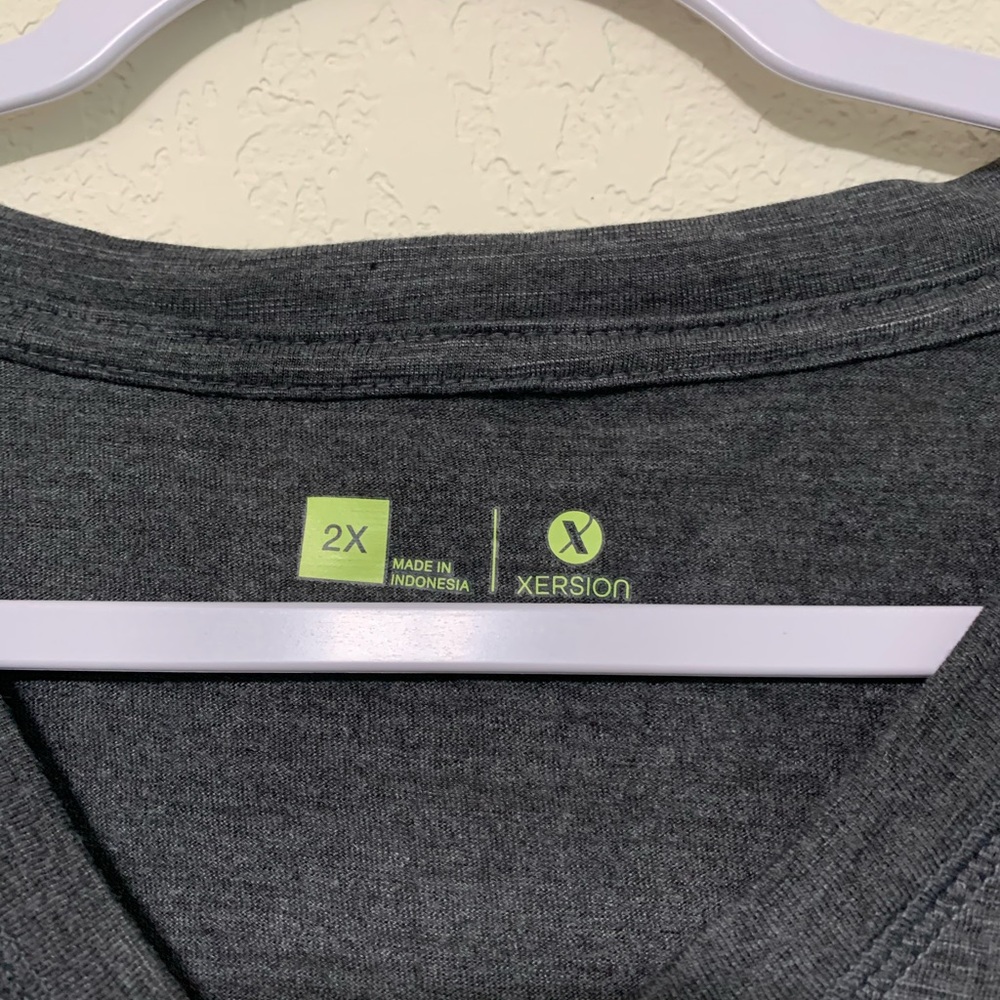 NWT Graphic Workout Tee - Picture 3 of 4